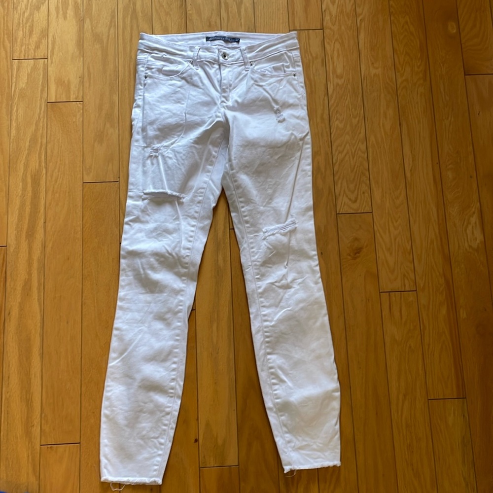 White Jeans size 27 stretchy